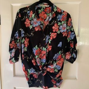 Floral button up blouse 🌼🌸
